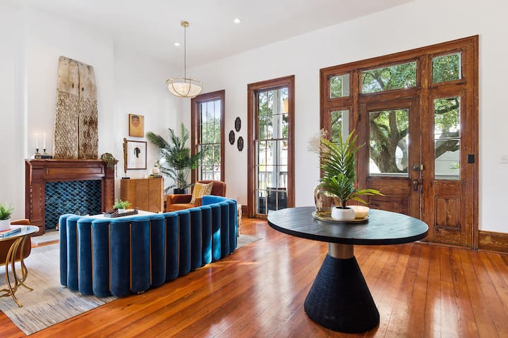 Luxury Oasis on Magazine – Uptown and Walkable