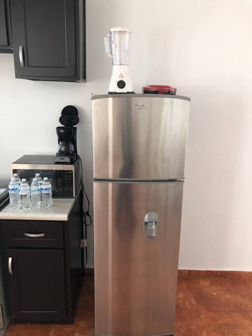 Refrigerador, batidora, sandwichera, cafetera, microondas