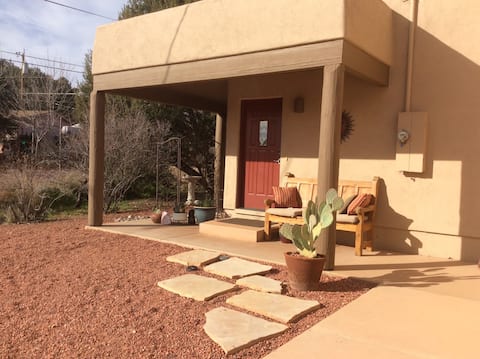 Beautiful Mountain View Private Entrance Spa Suite