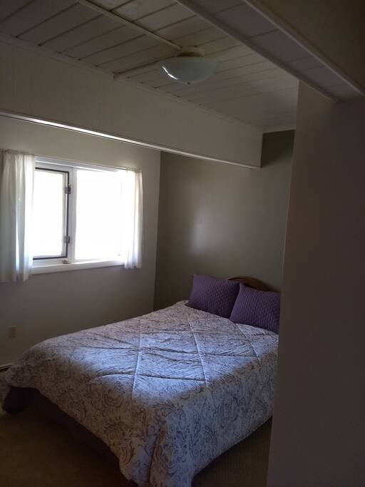 Bed Room w/queen bed