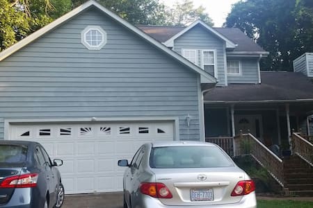 Wooded Chapel Hill Retreat: 10 mins to UNC or Duke