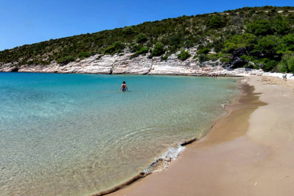 Kostanj Beach