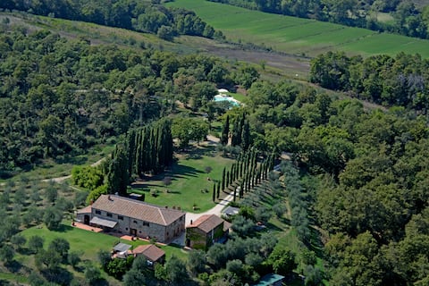 Podere Le Pozze entire property, a green heart.