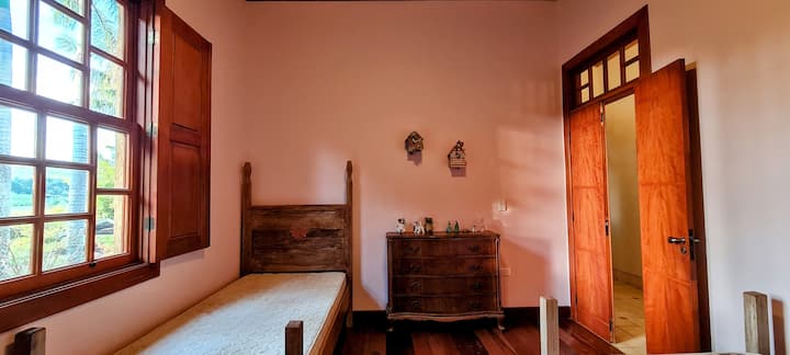 Suite classique avec 2 lits simple.