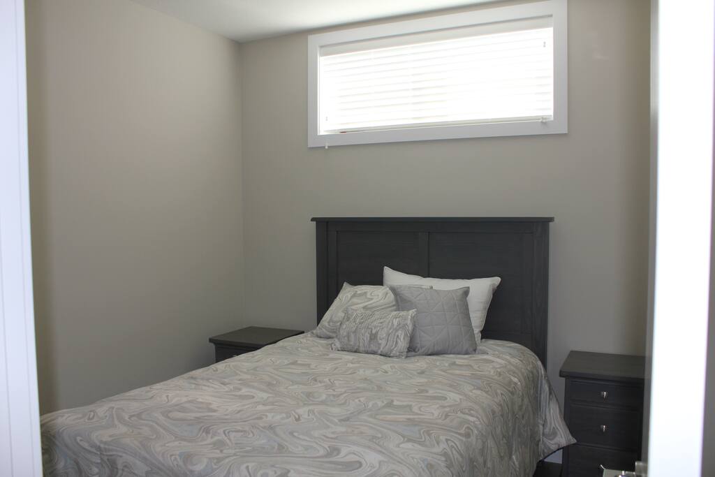 Room 1 - Double Bed, End Tables, Closet