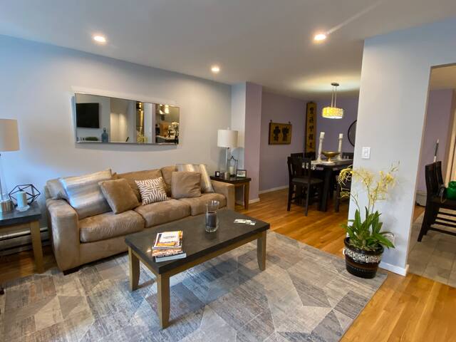 30 Day Minimum Newly renovated 4-Bedroom Duplex gallery image 3