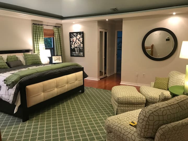 特大双人床主卧。 