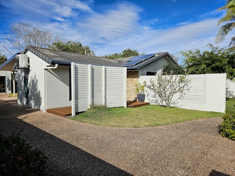 Sunny Coast Beach House~

pets welcome on request