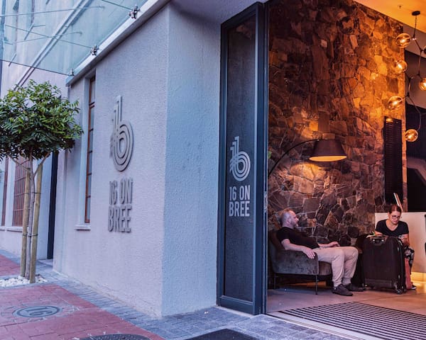 Experience the Cape Town CBD in style! gallery image 2
