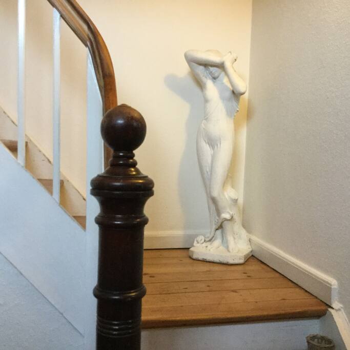 Opgang til de 2 vær på 1.sal.