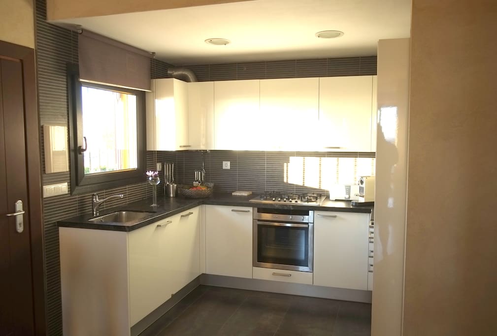 Cuisine design lave vaisselle Nespresso