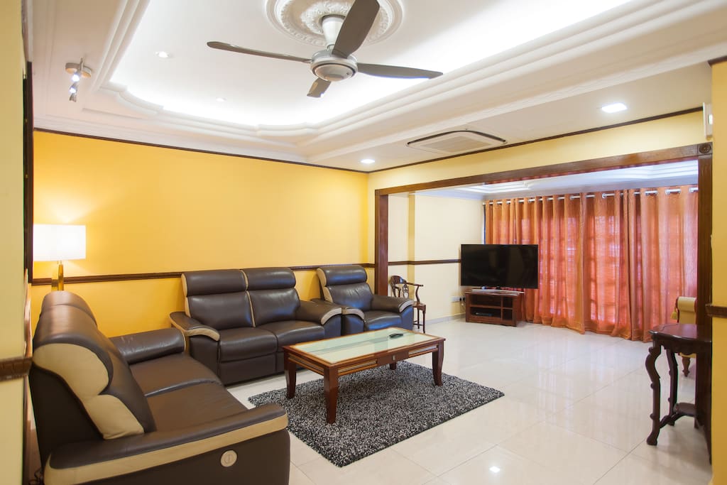Living room with grand ambience and so spacious!