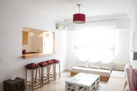 ..Cosy flat near the Big Mosque and the sea side..