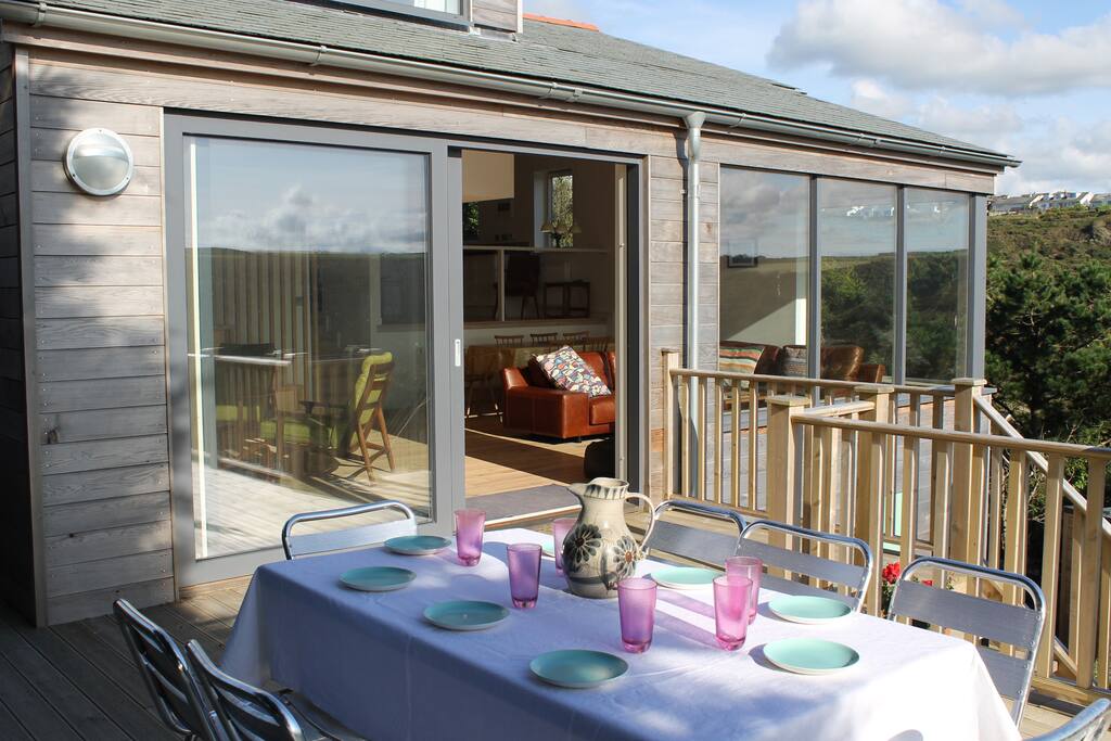 Decking area for al fresco dining.