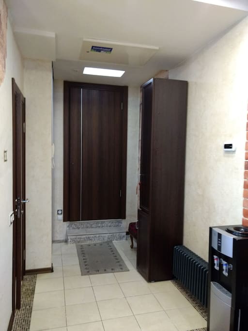 hallway (entrance)