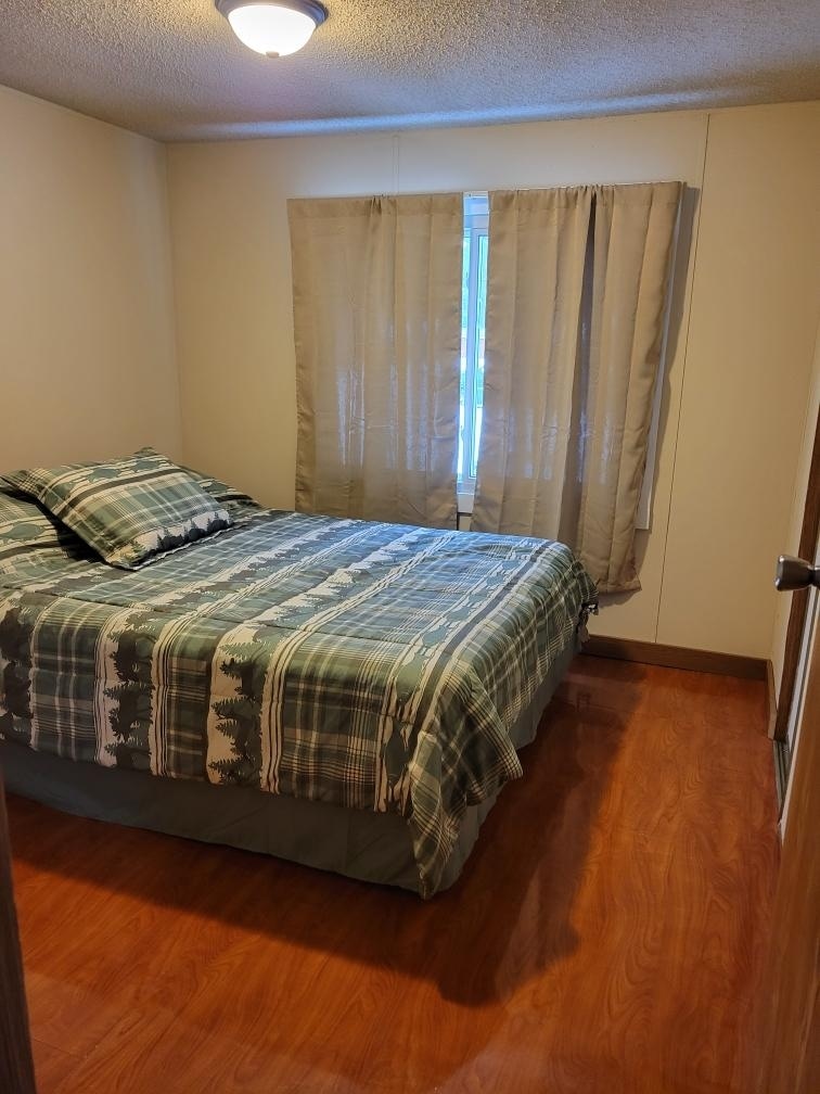 Брачен кревет (широк 150-179 см) и можен подвижен кревет (широк 180