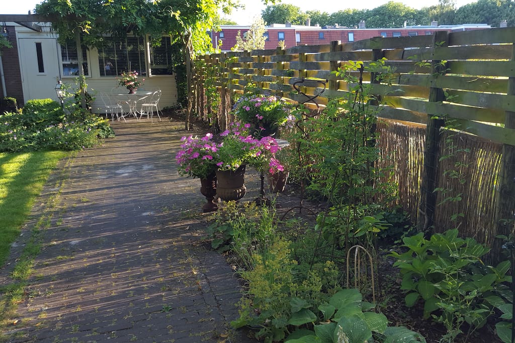 genieten van het uitzicht op de tuin. Voldoende privacy aanwezig.