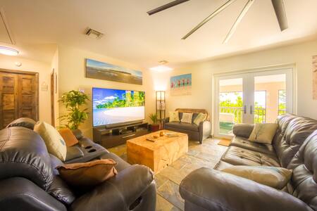 Luxurious Modern Beachfront Home - Relax & Unwind