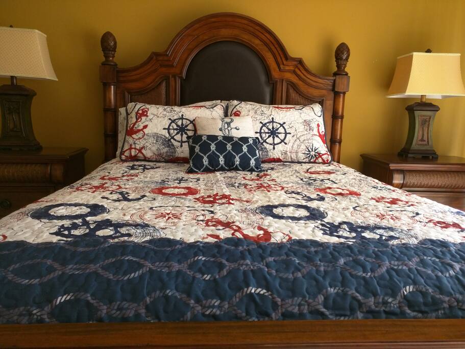 Master Bedroom (Queen bed)