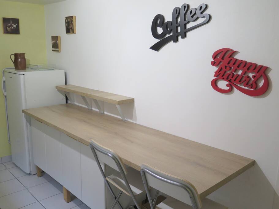 Apéro ou café au bar de la cuisine