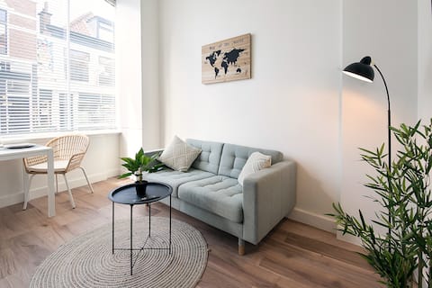 Top performing Airbnb: Modern apartment near Scheveningen beach in Oud Scheveningen