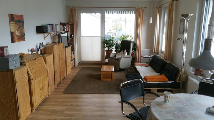 2-Room-Apartment, 67 qm balcony, for women, Frauen