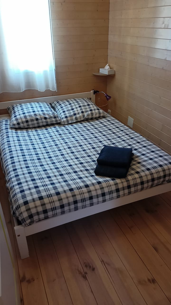 חדר שינה ראשי
מיטה 140x190
(מצעים לא כלולים)