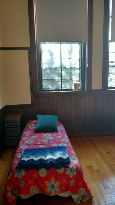 Twin bed