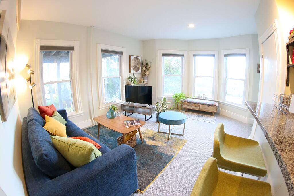 Lots of sunlight through South facing windows.