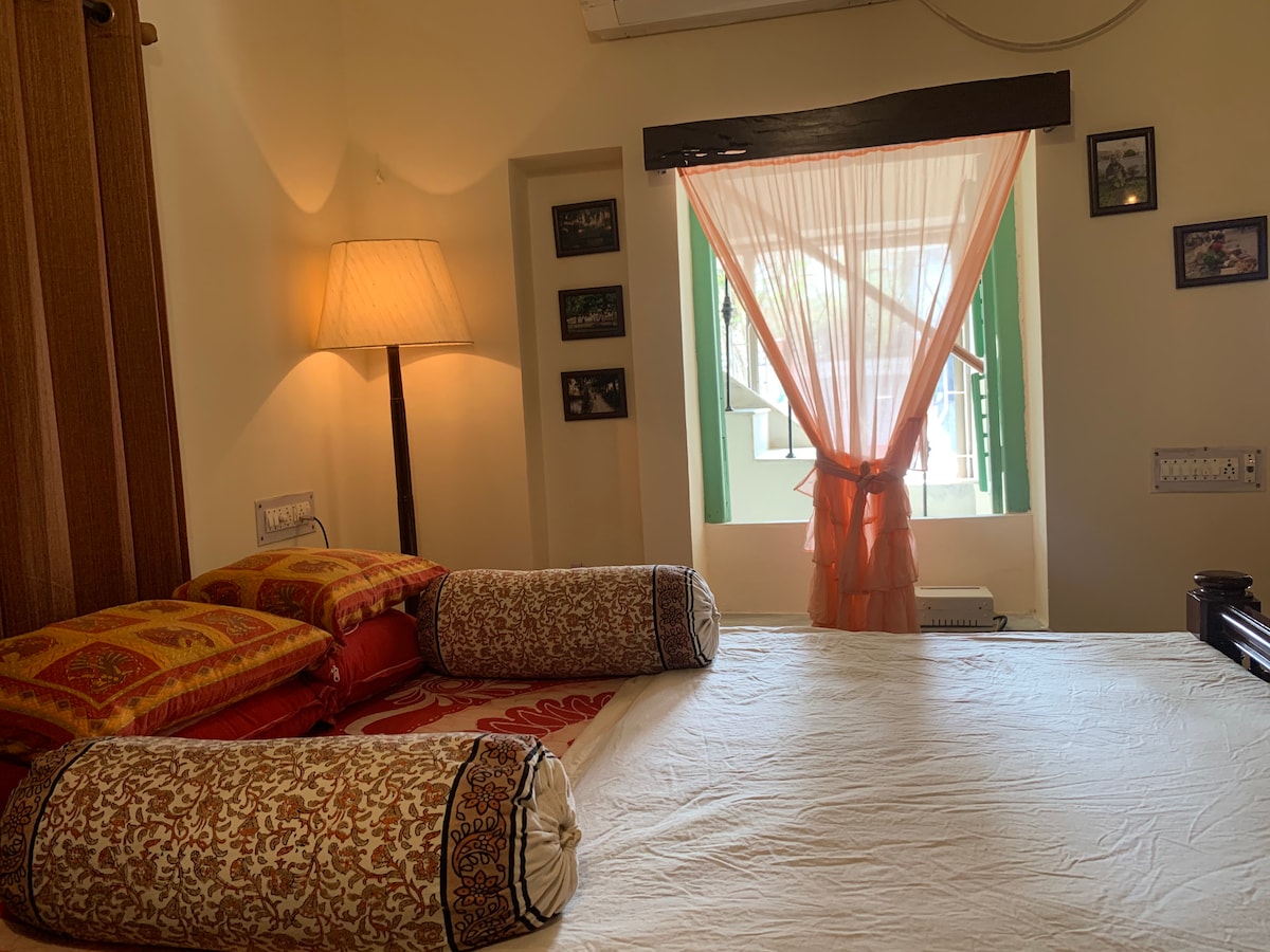 Okno vám poskytne výhľad na druhú stranu domu 