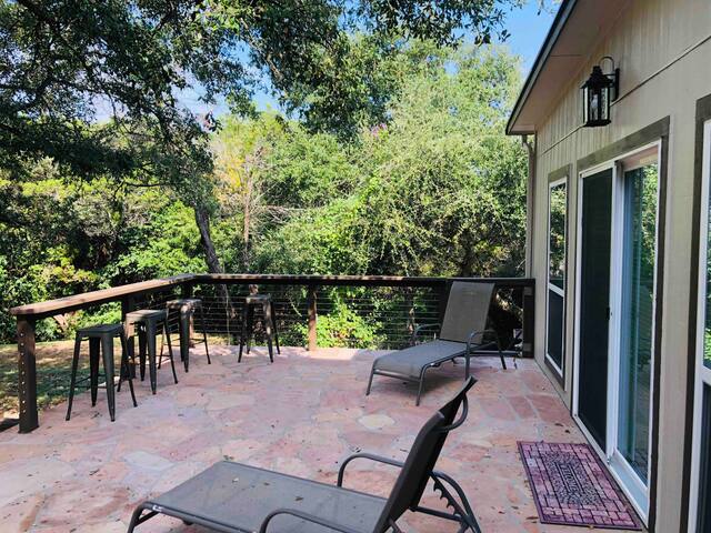 Multiple Family/Friends Setup on 2 woodsy acres! gallery image 4