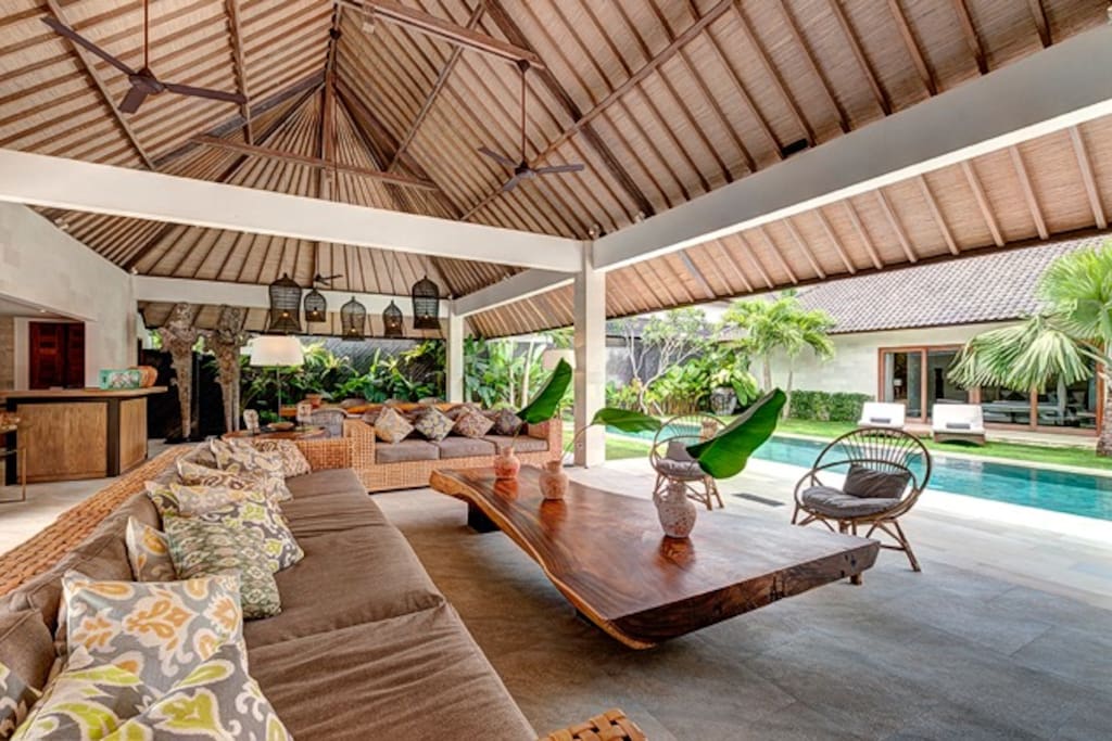 Spacious living room