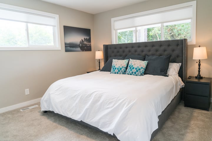 Veľký hlavný apartmán s priestrannou manželskou posteľou King na vychutnanie