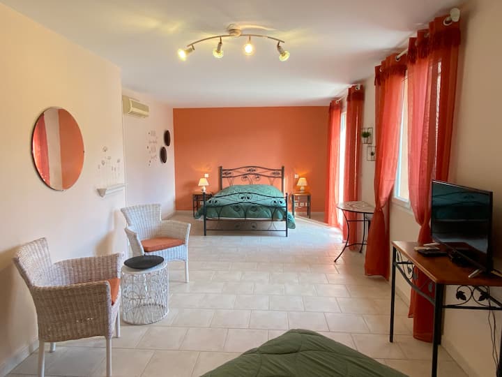 Soba Apricot 2 kreveta od 140 / 190 cm 