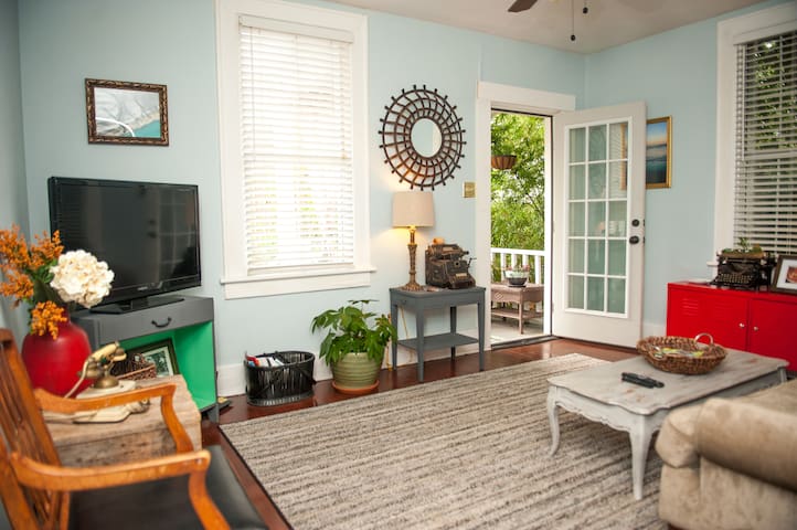 ***Bamboo Bungalow*** 
 Private Gardens & Patio