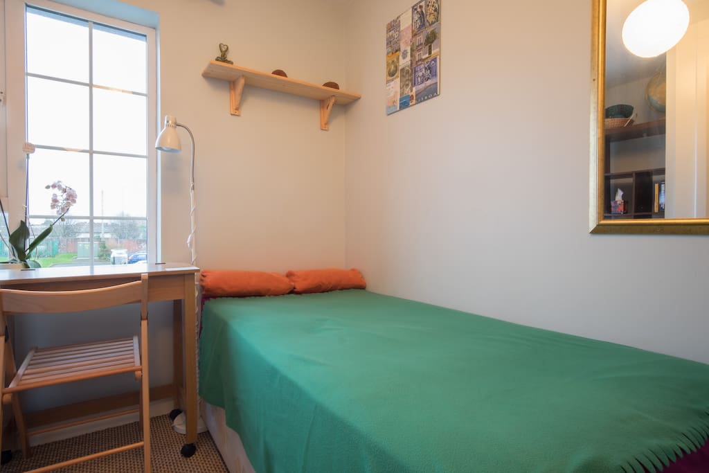 Bright & Cozy Single room upstairs, small desk/chair, bookstand, wall shelf, wardrobe.