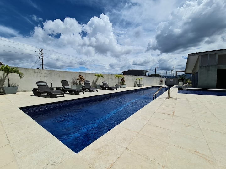 Habitación En San José Con Piscina Y Parqueo. - San José