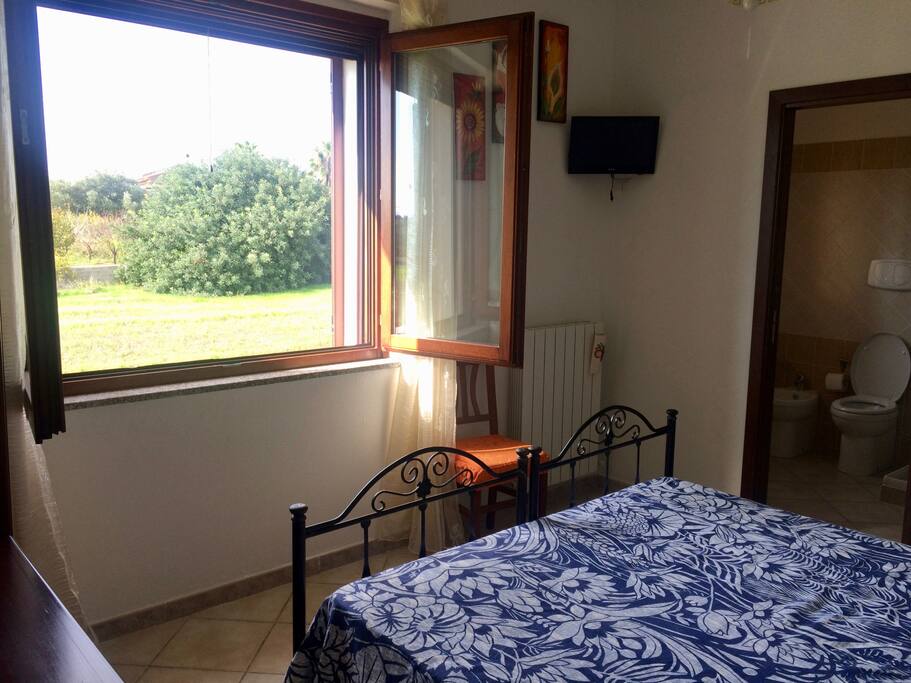 Camera matrimoniale con bagno privato - Double room with private bathroom