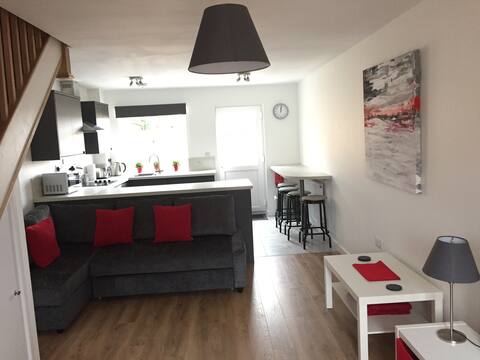 Fresh & Modern - Ideal for Dog Walks & Cycling