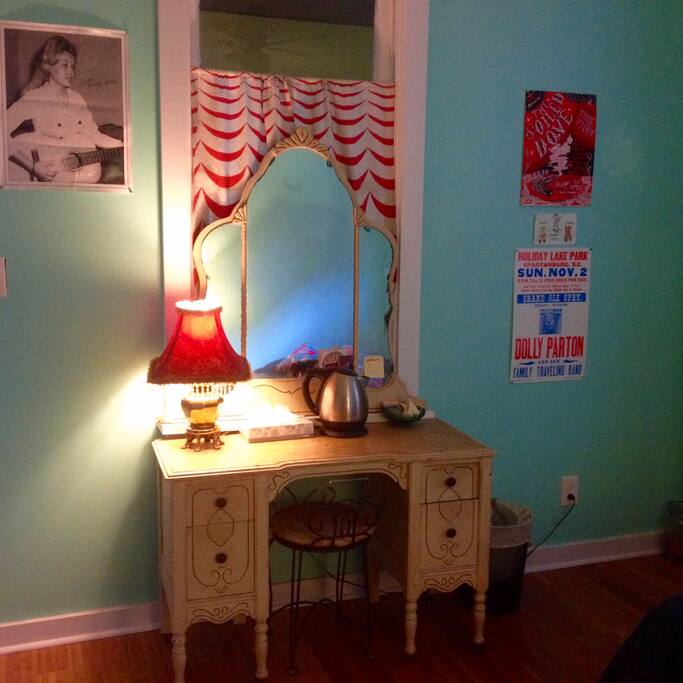 dresser with mirror