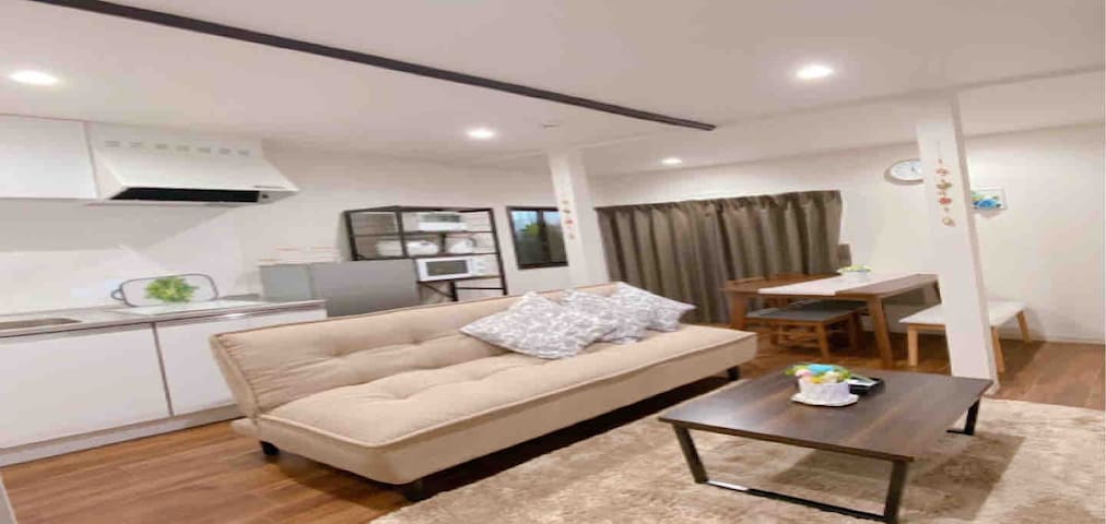 47/百人町/新大久保駅から徒歩2分/東京観光に最適/お洒落2階建て貸切/7名まで可/wifi有