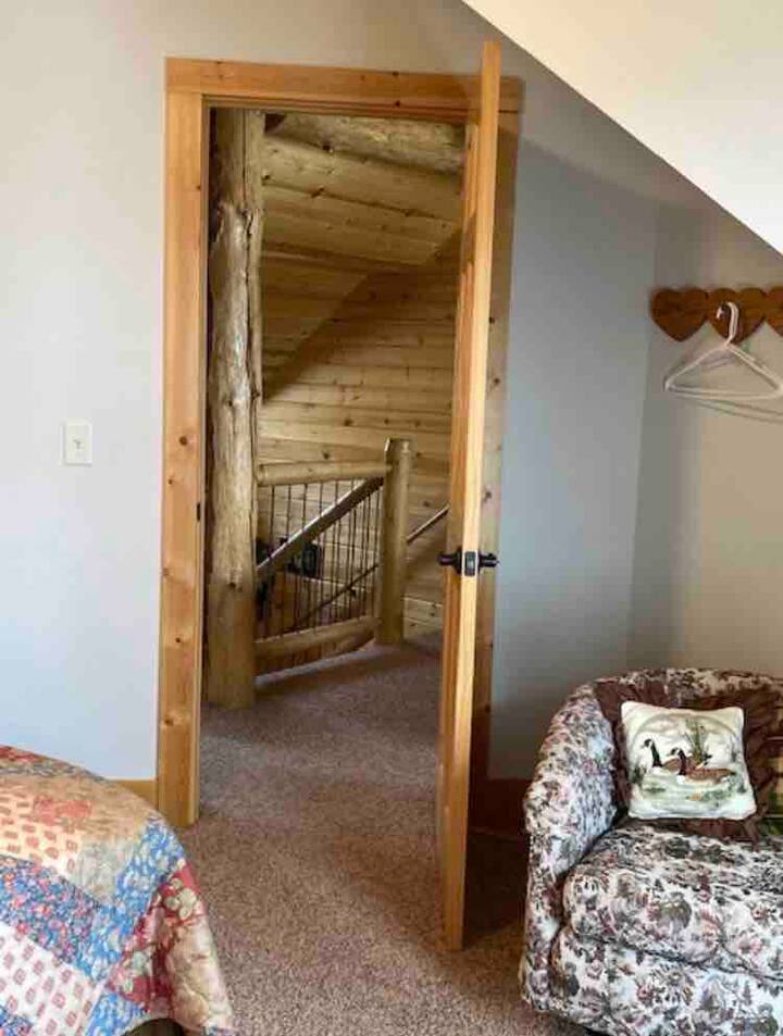 Კიბის ხედი საძინებლიდან