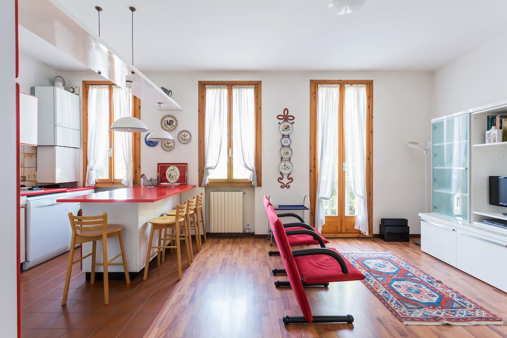 Sitting room and Kitchen with dining table