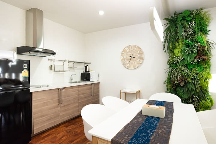 Benviar -150sqm Two Bedroom Suite @Chitlom gallery image 3