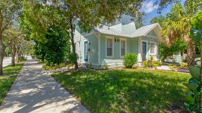 Renovated Studio in Historic Uptown - 700 #4