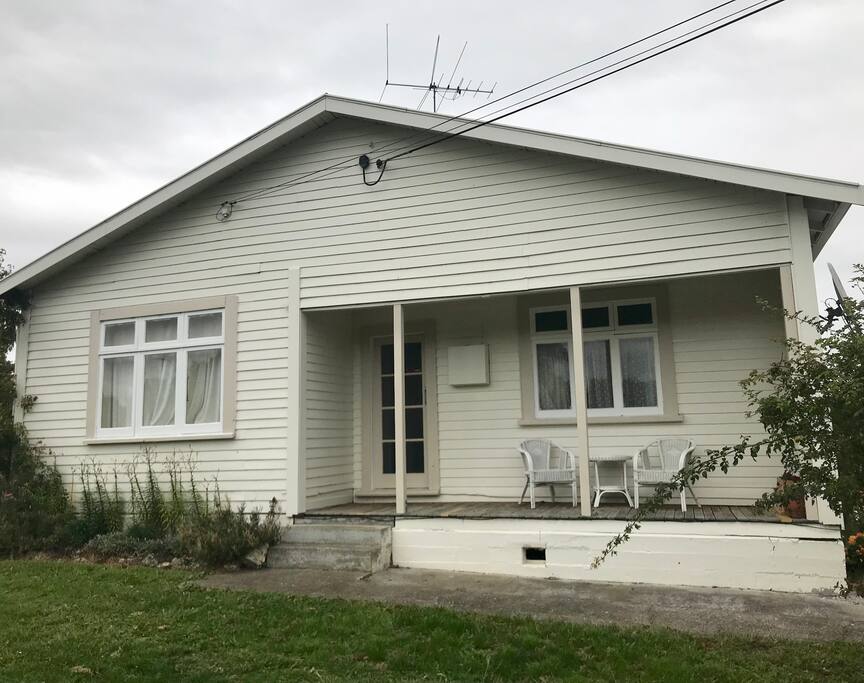 1950’s bungalow shared home, 5 minutes walk to Martinborough square