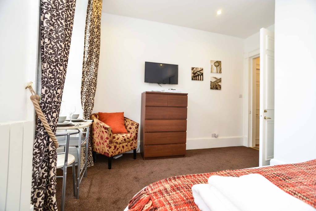 Spacious double bedroom