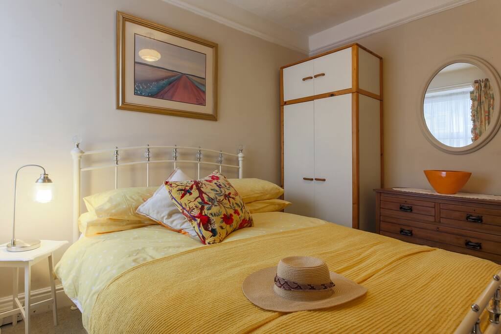 The double bedroom it is at the back of the house so it is nice and quiet.