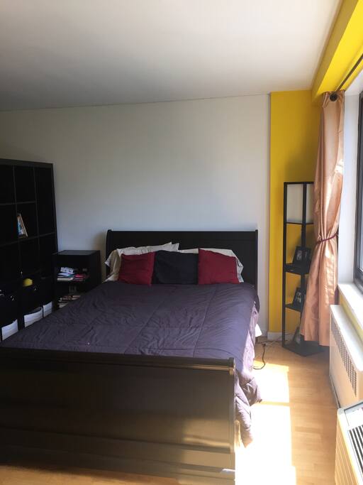 Full bed that sleeps 2