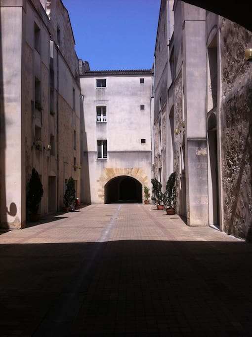 Cour intérieure calme